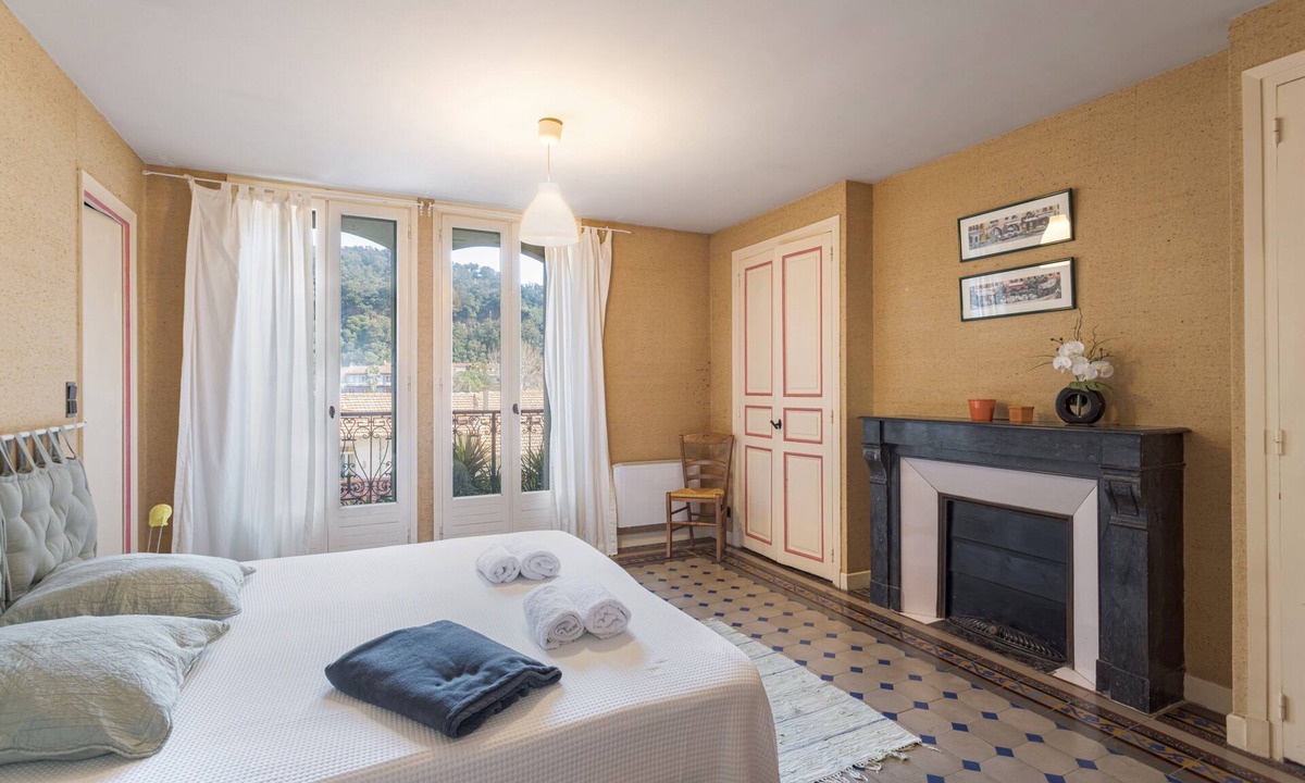 Amelie-les-Bains-Palalda Apartment | Apartment "Matisse – Villa Sainte" with Mountain View