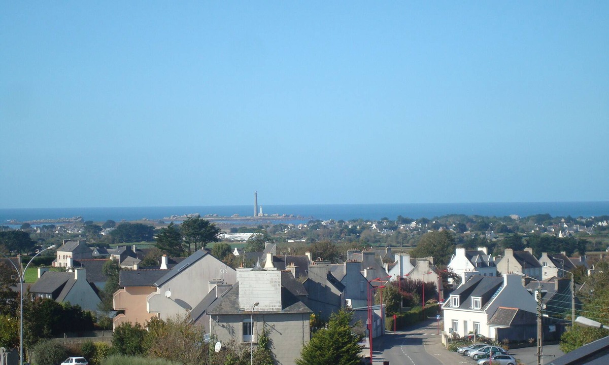 Plouguerneau Apartment | Apartment 60 m2, 3rd floor with elevator, sea view and town center.