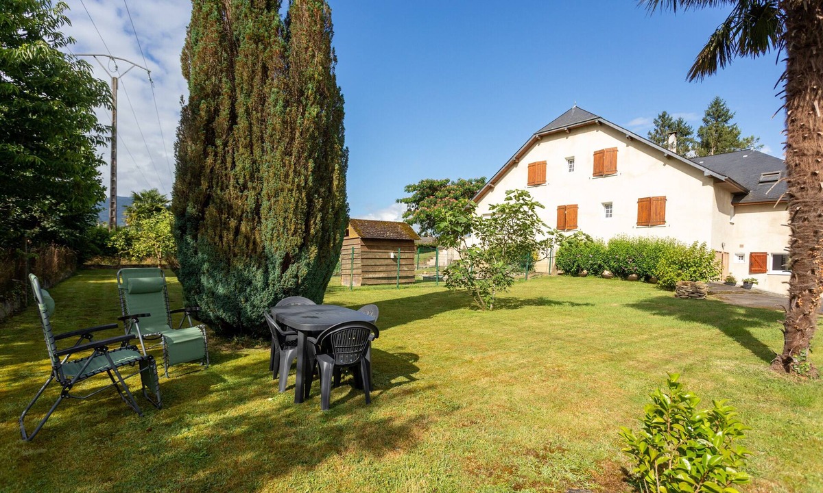 Aramits Apartment | Apartment 'Aramits Pyrénées Béarnaises' with Private Terrace, Shared Garden and Wi-Fi