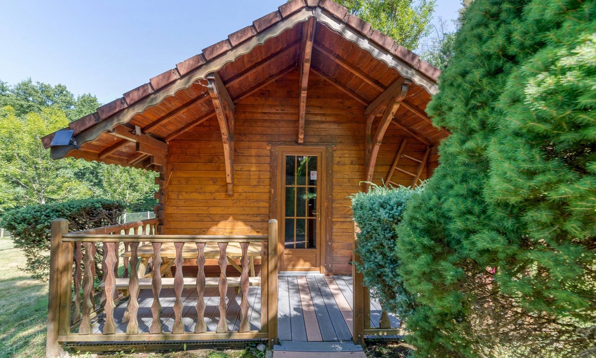 Vaulnaveys-le-Bas Apartment | Apartment 'Chalet Violette' with Mountain View, Wi-Fi and Air Conditioning