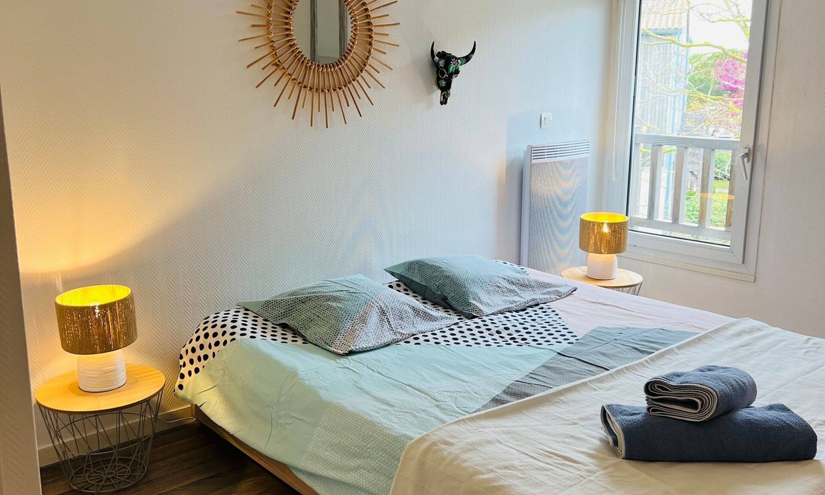 La Rochelle Apartment | Apartment 'Chaleureux Et Lumineux Duplex T2' with Balcony