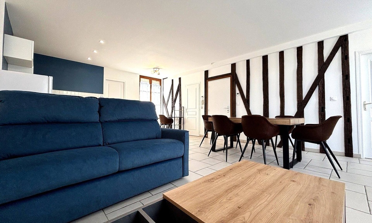 Bourges Apartment | Apartment-City-Ensuite with Bath-City view