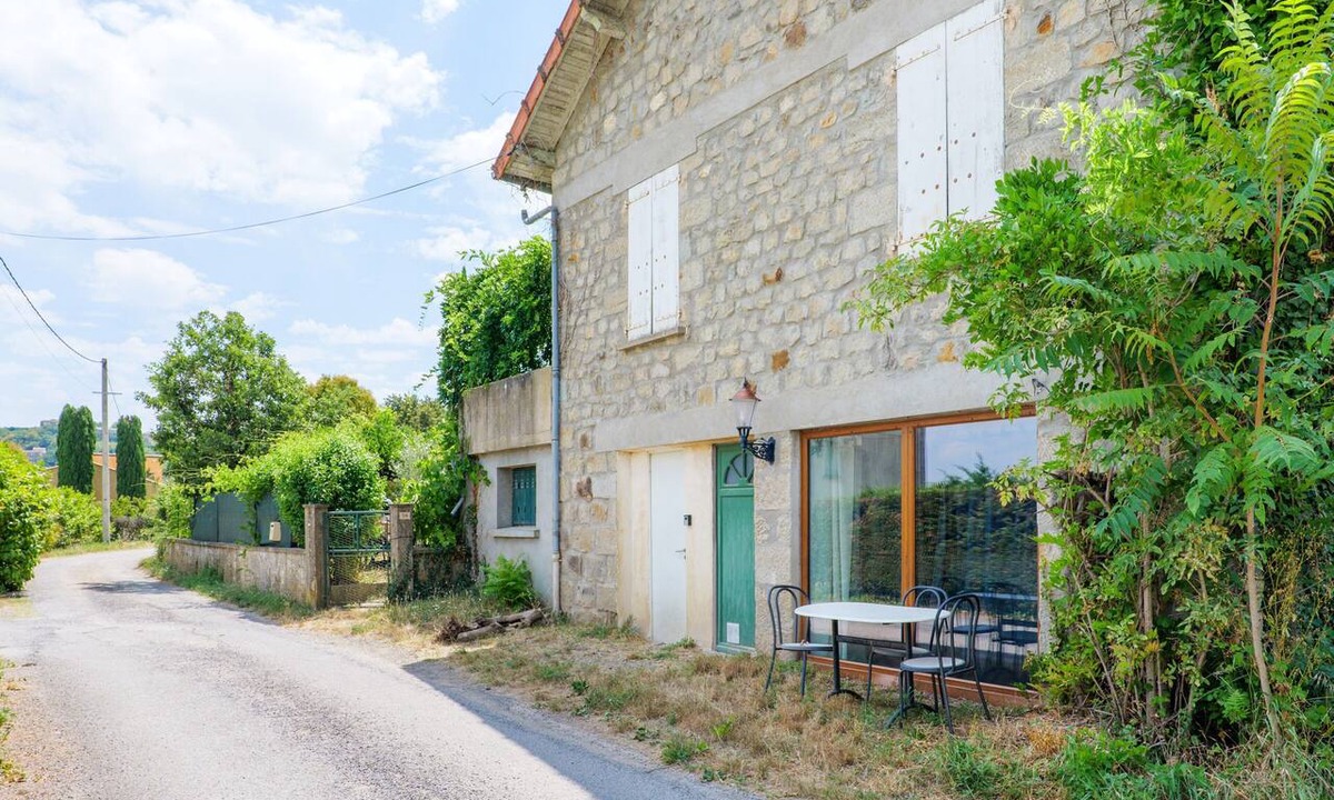 Aubenas Apartment | Apartment 'De Charme En Ardèche' with Private Garden and Wi-Fi