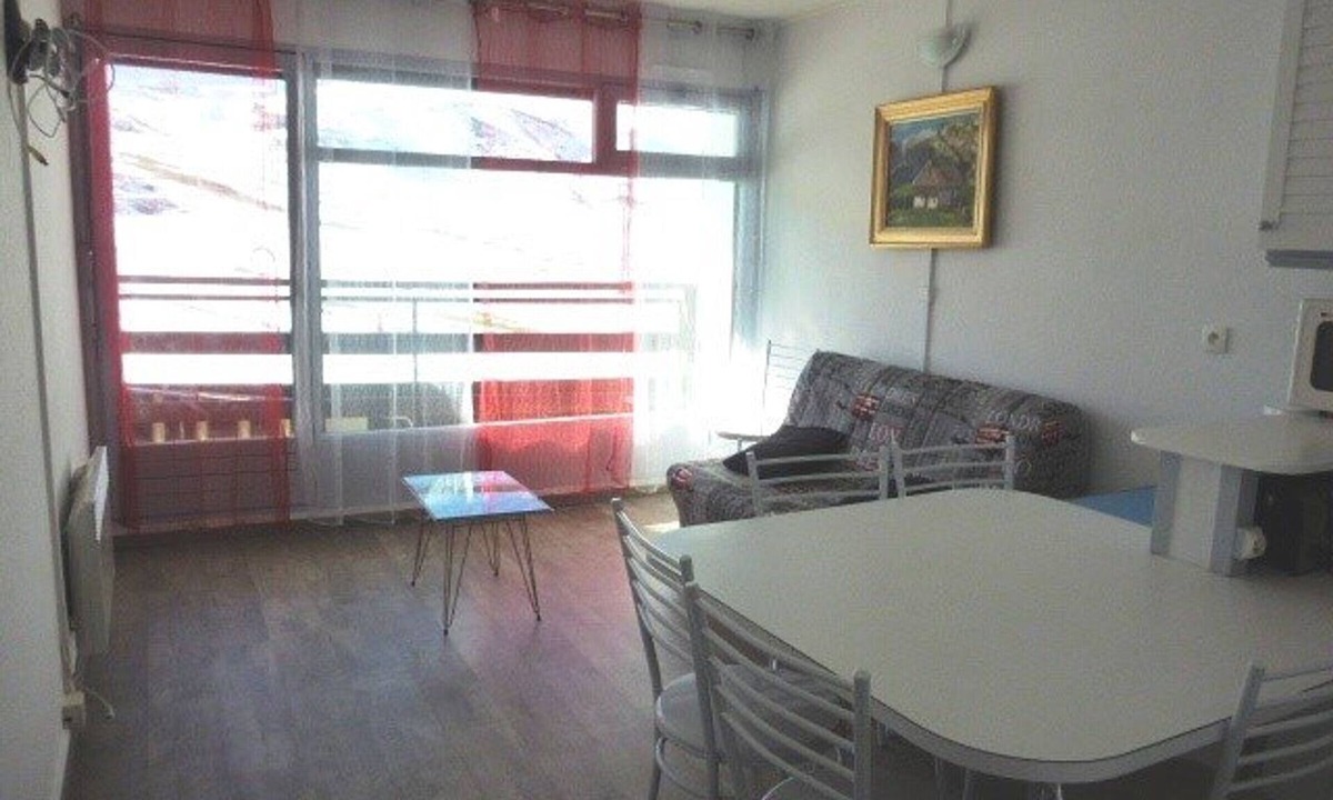 Arette Apartment | Apartment for 6 with direct access to slopes and free parking at La Pierre St Martin