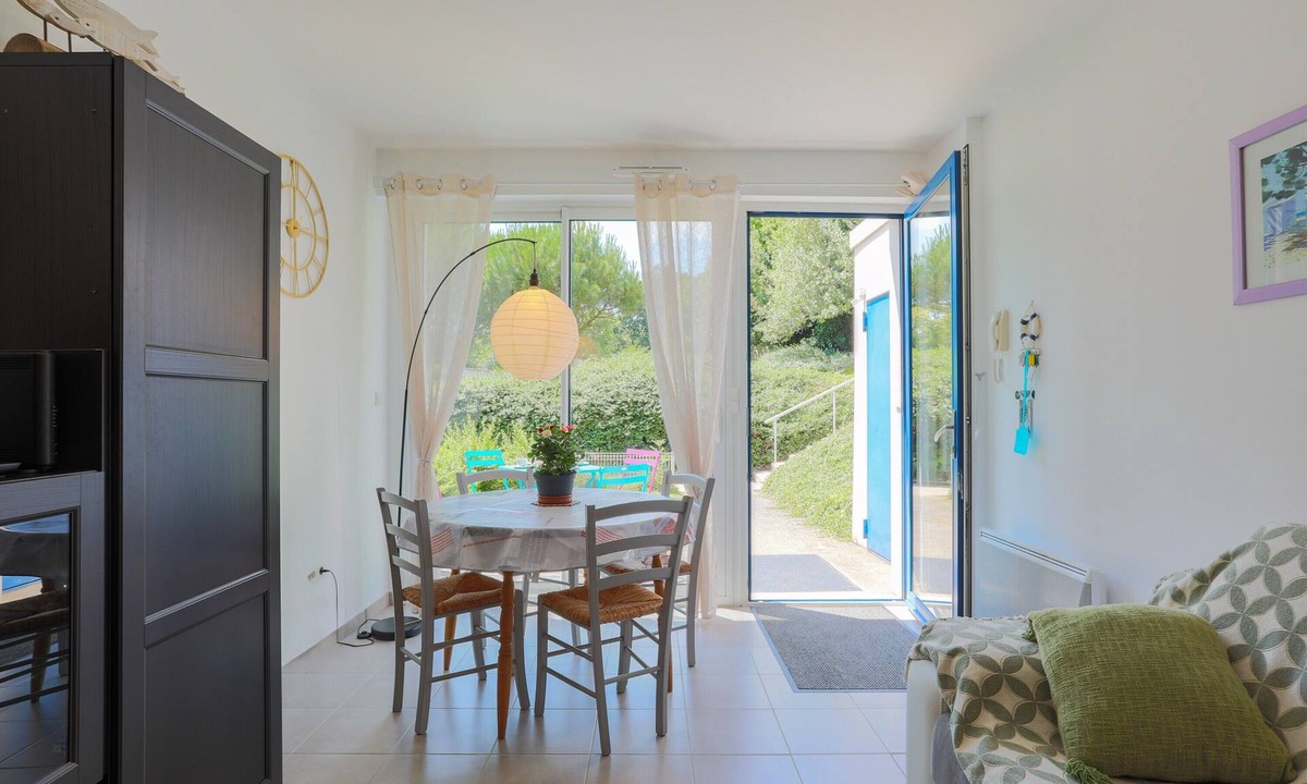 Etables-sur-Mer Apartment | Apartment 'Appartement Accès Privé Plage' with Private Terrace
