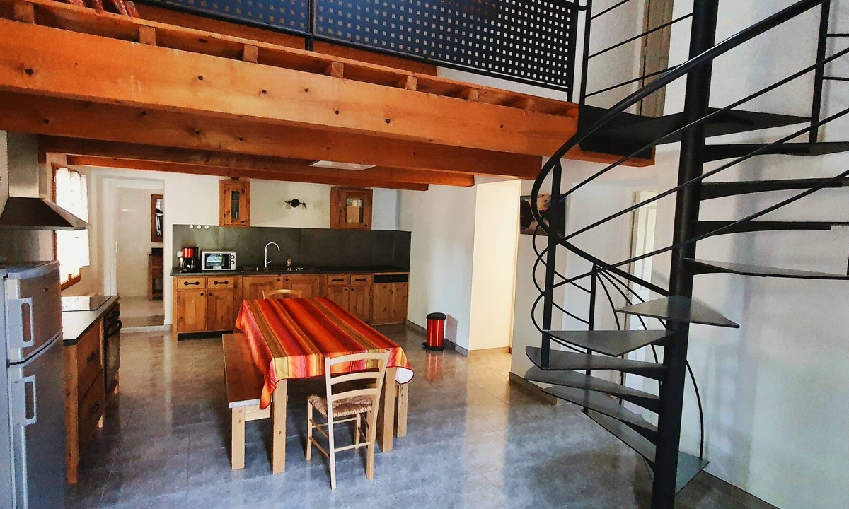 Saint-Jean-de-Bueges Apartment | Apartment in village house sleeps 7, garden and pool.