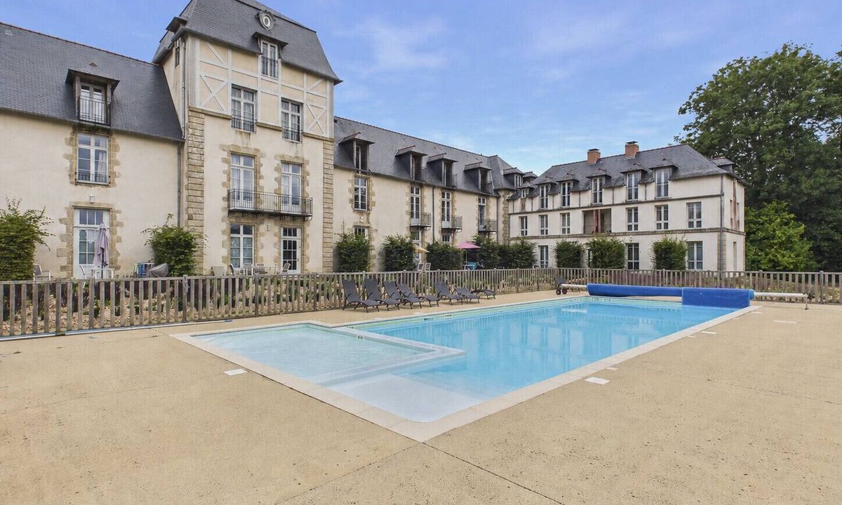 Baden Apartment | Apartment in a castle with pool – 4 guests