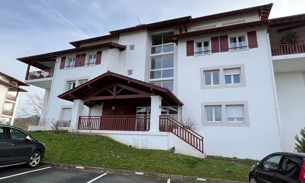 Cambo-les-Bains Apartment | Apartment in Cambo-les-Bains, terrace and 3 beds