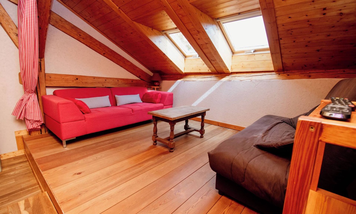 Les Hopitaux-Vieux Apartment | Apartment in Comtoise farmhouse Children's playground and equipment