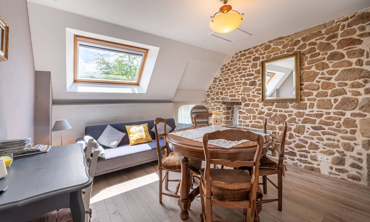 Erdeven Apartment | Apartment 'Ker Mané Iroise' with Shared Terrace, Garden and Wi-Fi