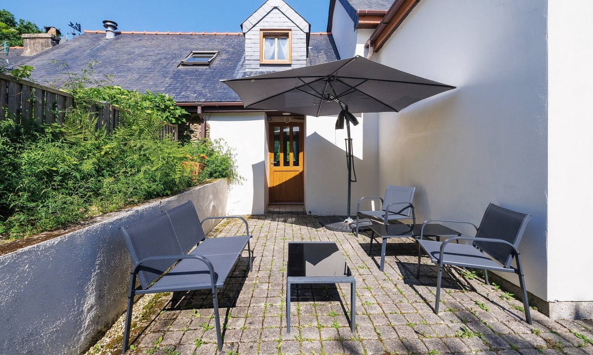 Plonevez-du-Faou House | Apartment “La Poya” with Private Terrace, Garden, and Wi-Fi