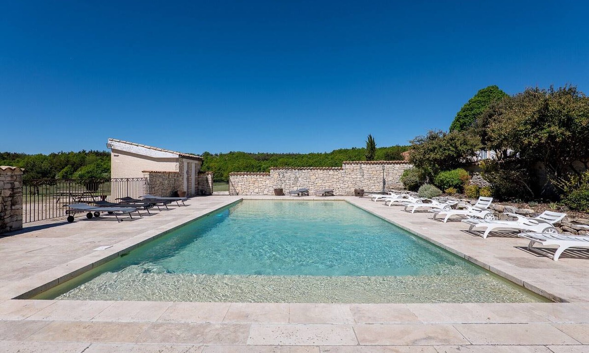 Redortiers Apartment | Apartment 'Le Moulin Aux Lavandes' with Shared Pool and Wi-Fi