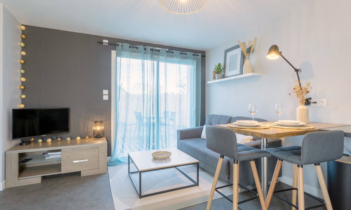 Erdeven Apartment | Apartment "Le Studio" with Private Garden & Wi-Fi