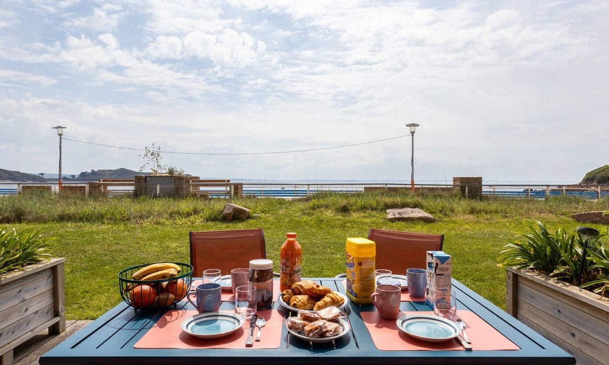 Trebeurden Apartment | Apartment 'Les Pieds Dans L'eau' with Sea View, Private Terrace and Wi-Fi