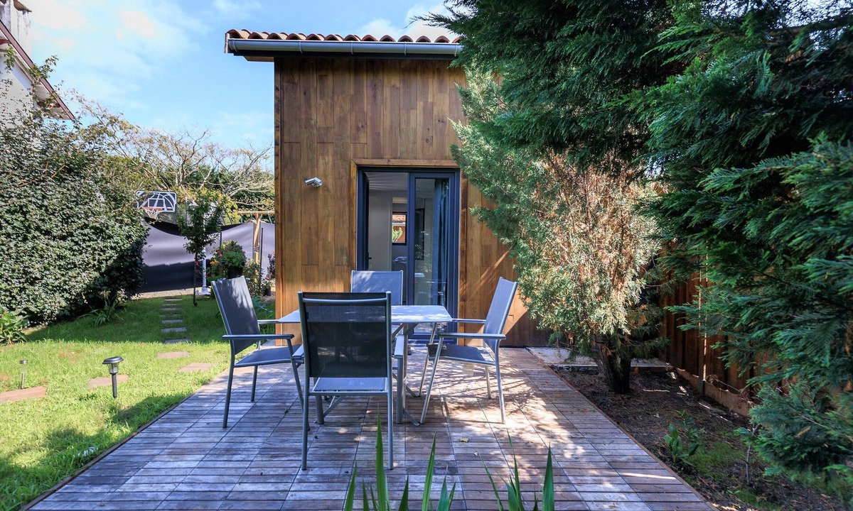 Soustons Apartment | Apartment 'Loc Ty Home' with Private Terrace, Private Garden and Wi-Fi