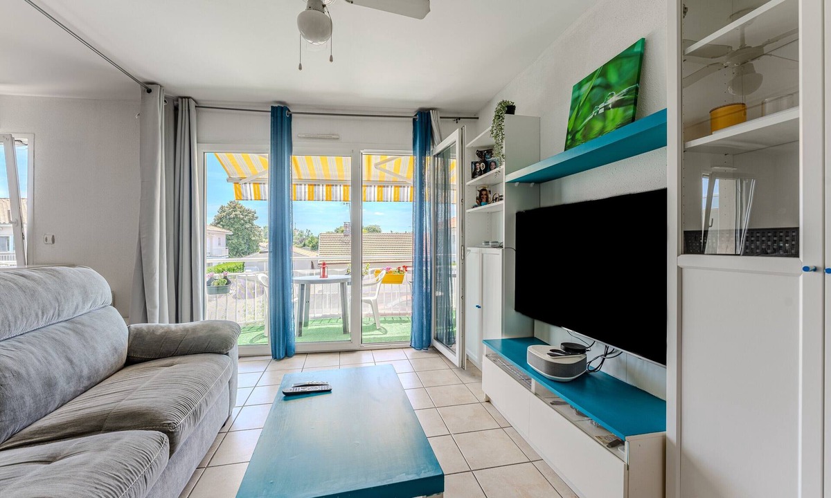 Parentis-en-Born Apartment | Apartment 'Proche Plage Parentis' with Private Terrace and Wi-Fi