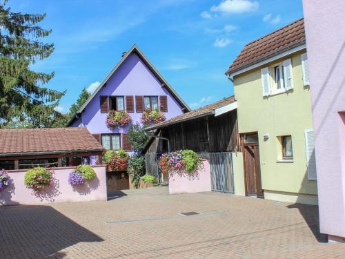 Marckolsheim Apartment | Apartment Résidence jaune et rose-4 by Interhome