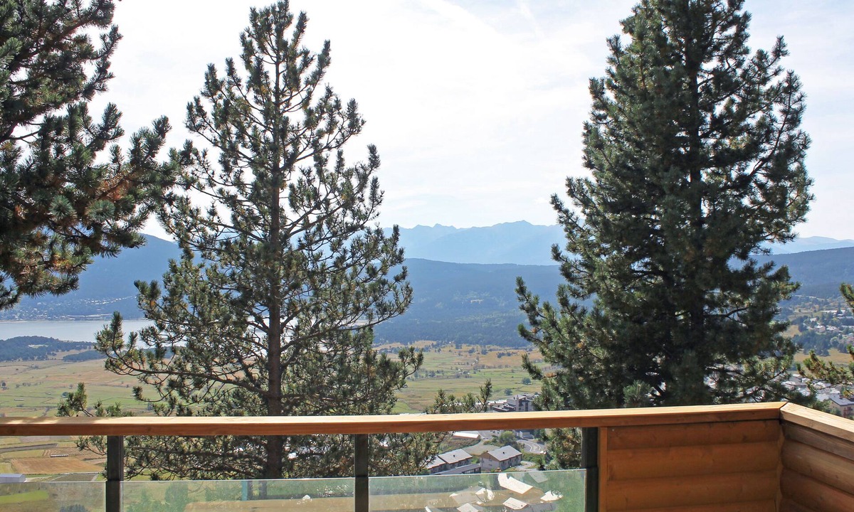 Les Angles Apartment | Apartment SAPIN in chalet overlooking Lake Matemale