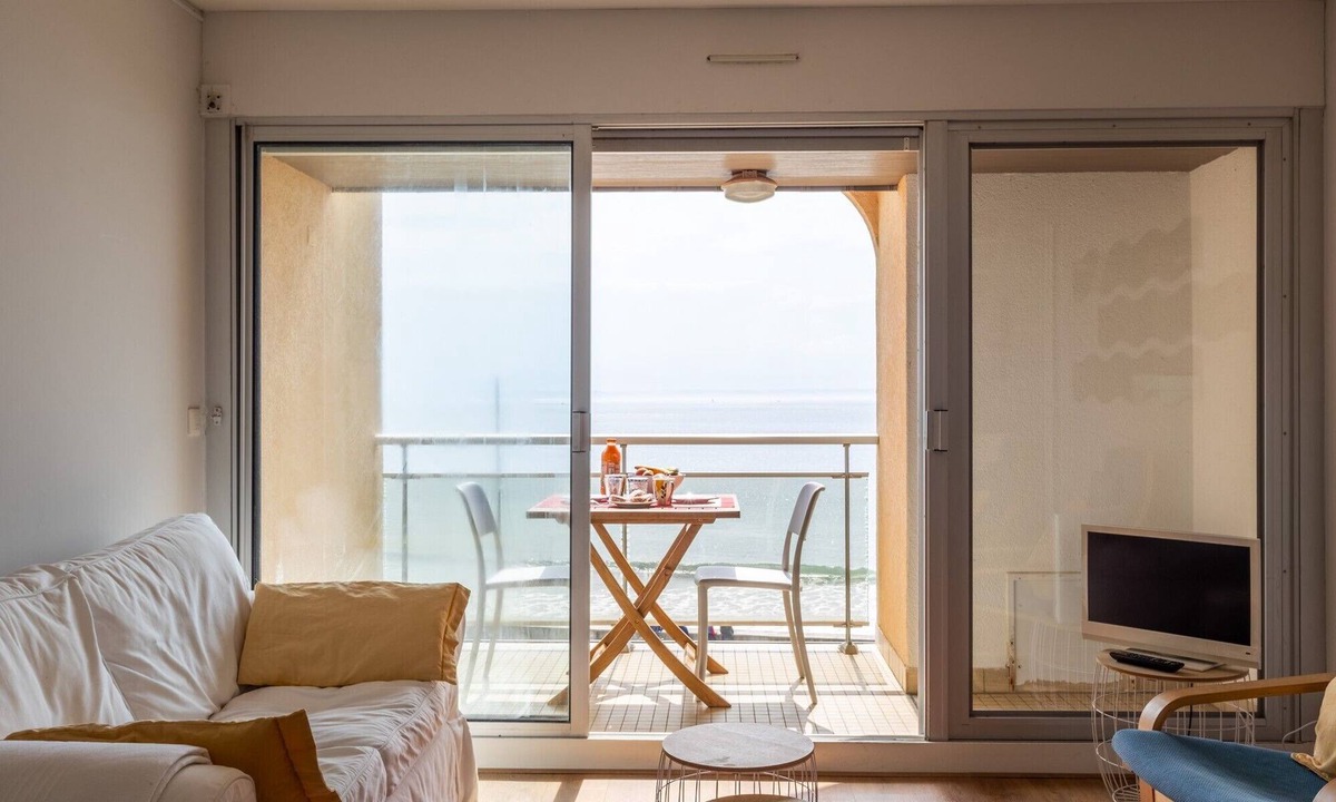 Trebeurden Apartment | Apartment 'Vue Mer By Madame Est Servie' with Sea View and Balcony