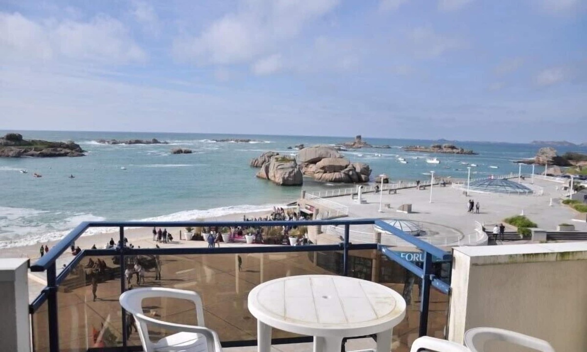 Tregastel Apartment | Apartment with exceptional sea views, facing the Coz Pors in TREGASTEL