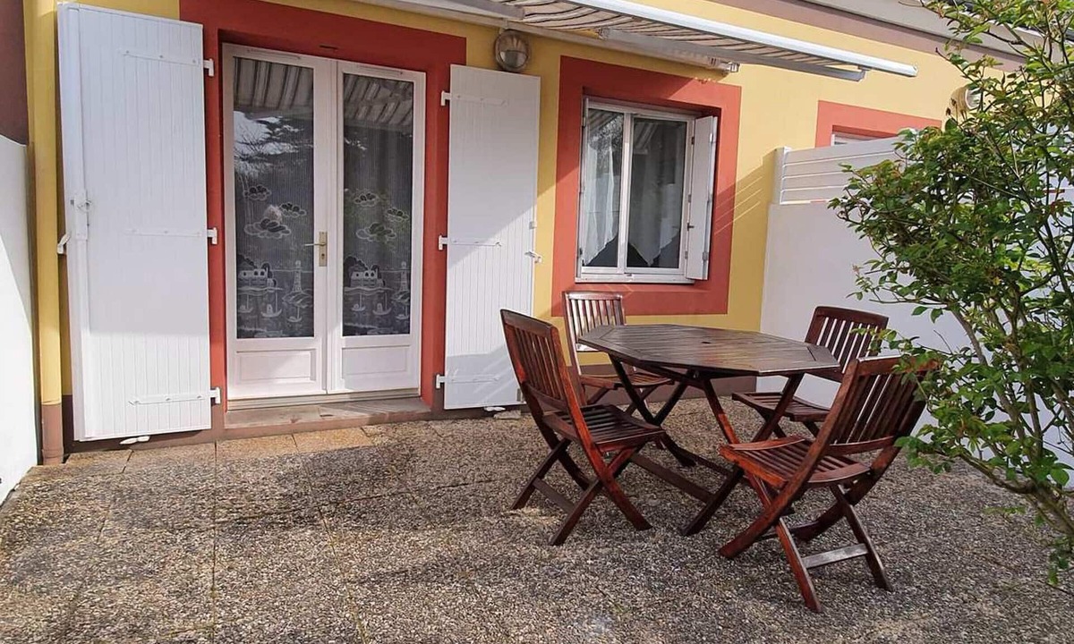 Le Palais Apartment | Apartment with garden and terrace, pets allowed, parking included