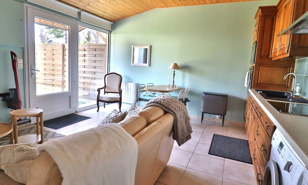 Groix Apartment | Apartment with private garden and modern amenities
