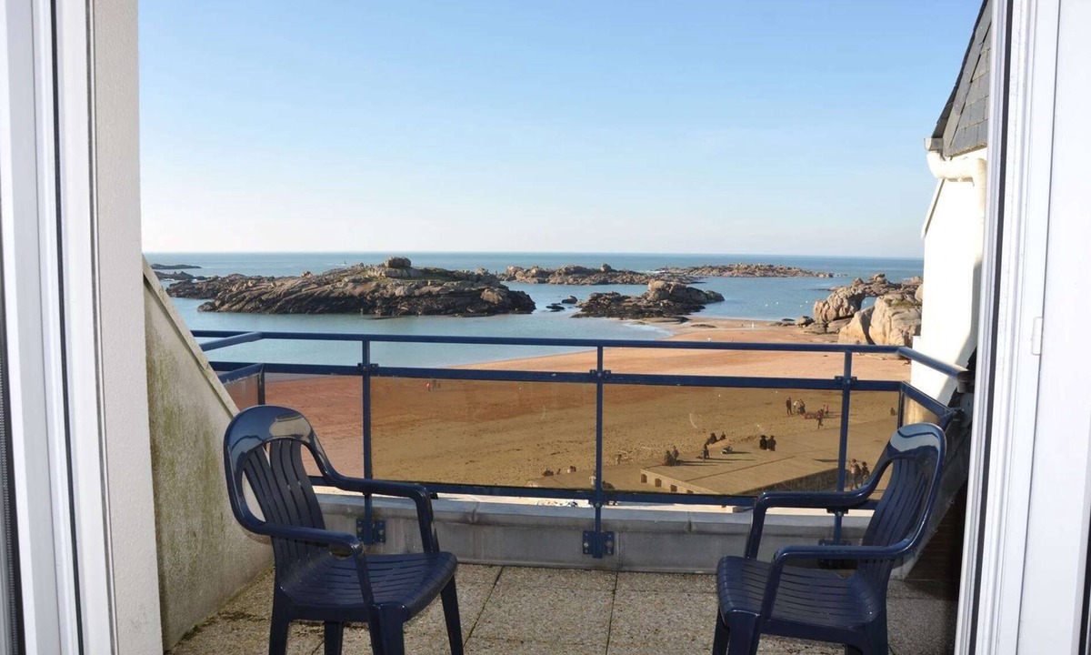 Tregastel Apartment | Apartment with terrace SEA VIEW Coz-Pors beach in TREGASTEL