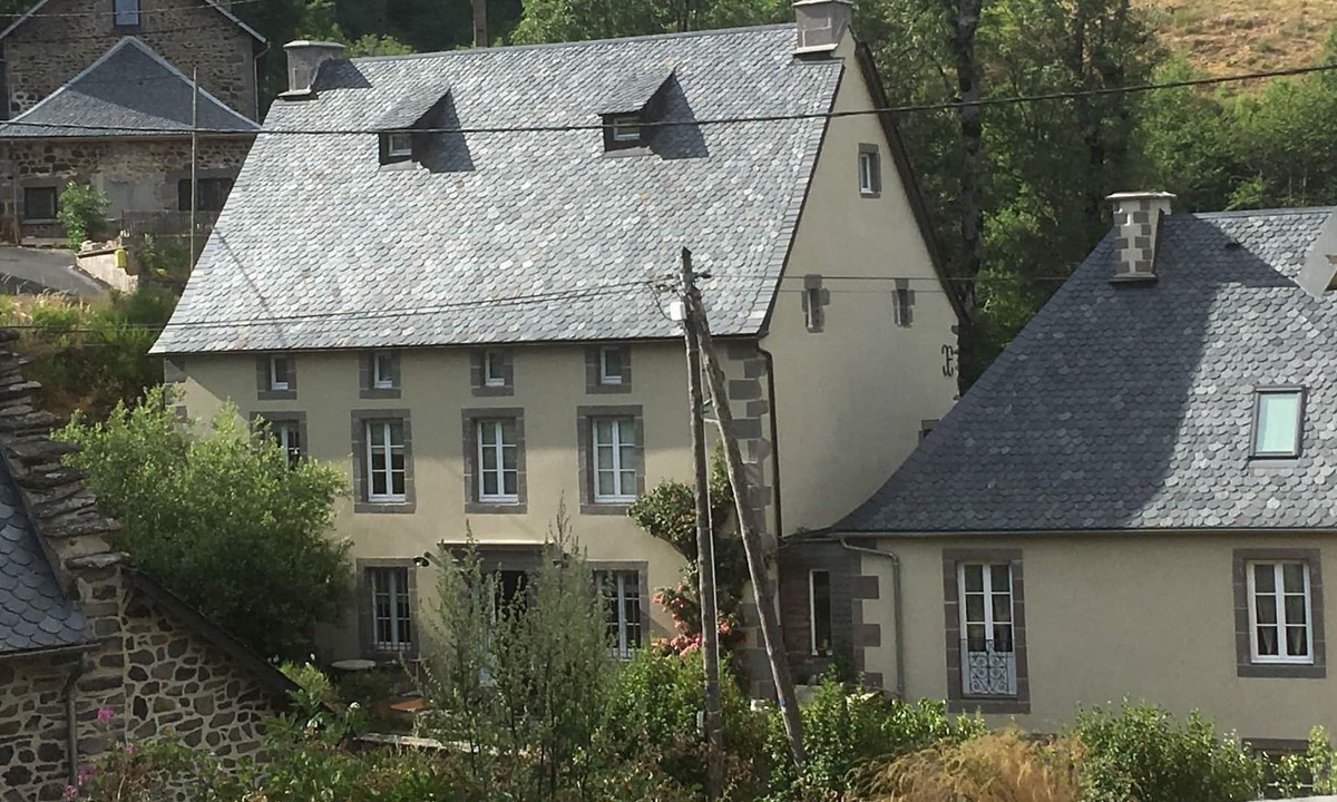 Saint-Anastaise Apartment | Appartment Gite Dom Pop