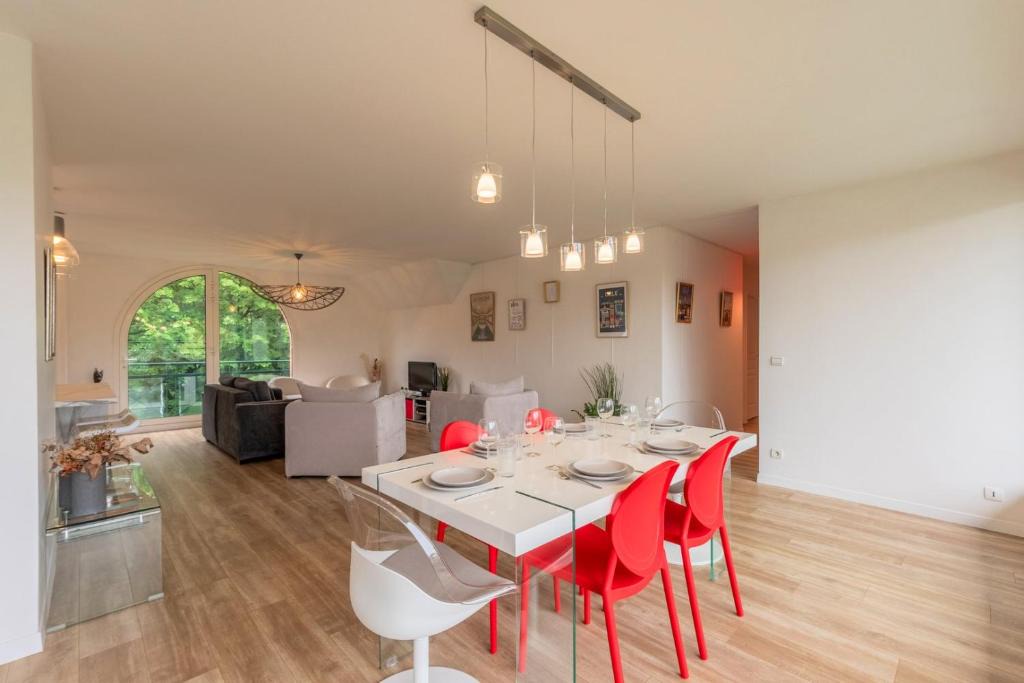 Roubaix Apartment | Appart 3 chambres avec parking privé et terrasse