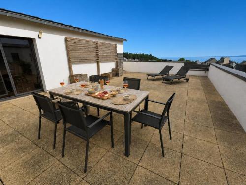 Saint-Brieuc Apartment | Appart 4 pers - Vue sur mer - Terrasse - Parking privé