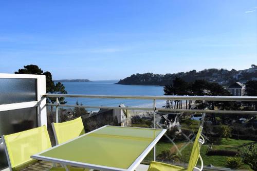Perros-Guirec Apartment | Appartement 2-4 pers VUE MER EXCEPTIONNELLE avec terrasse à PERROS-GUIREC - Ref 908