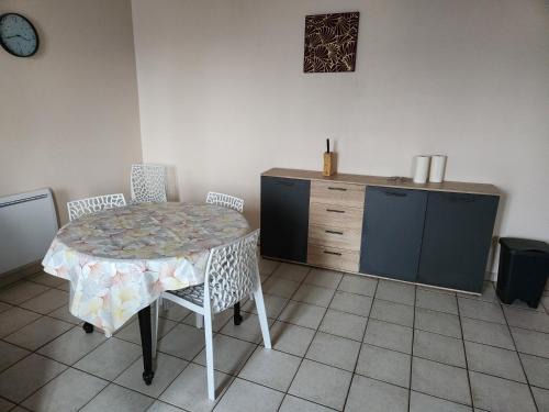 Beaulieu-sur-Loire Apartment | Appartement complet 2 personnes