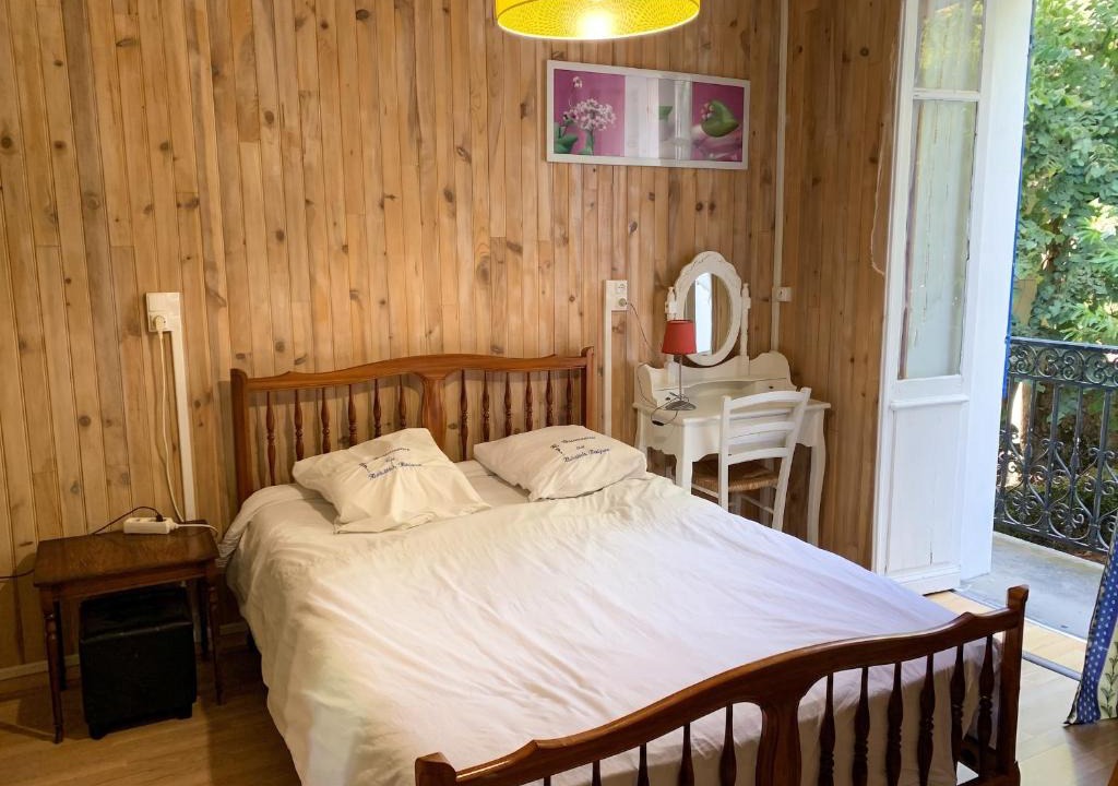 Neris-les-Bains Apartment | Appartement cosy à Néris-les-Bains, 20 m², balcon avec vue