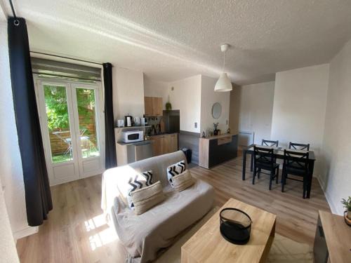 Vieux Vichy Apartment | Appartement F2 - Balcon - Source de l'Hôpital - VICHY