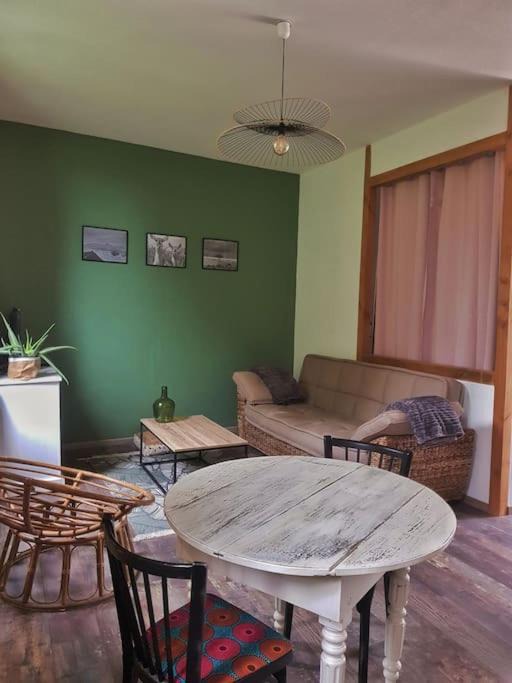 Limeyrat Apartment | appartement