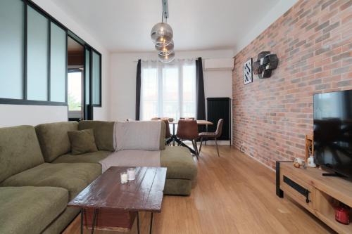 Saint-Bonnet-de-Mure Apartment | Appartement 6 pers - Parking privé - Aéroport Lyon Saint-Exupéry