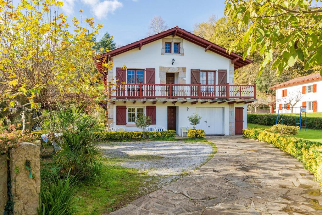 Saint-Pee-sur-Nivelle Apartment | Appartement Txikia