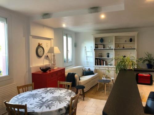 Bourges Apartment | Appartement Hôpital en duplex avec parking et jardinet