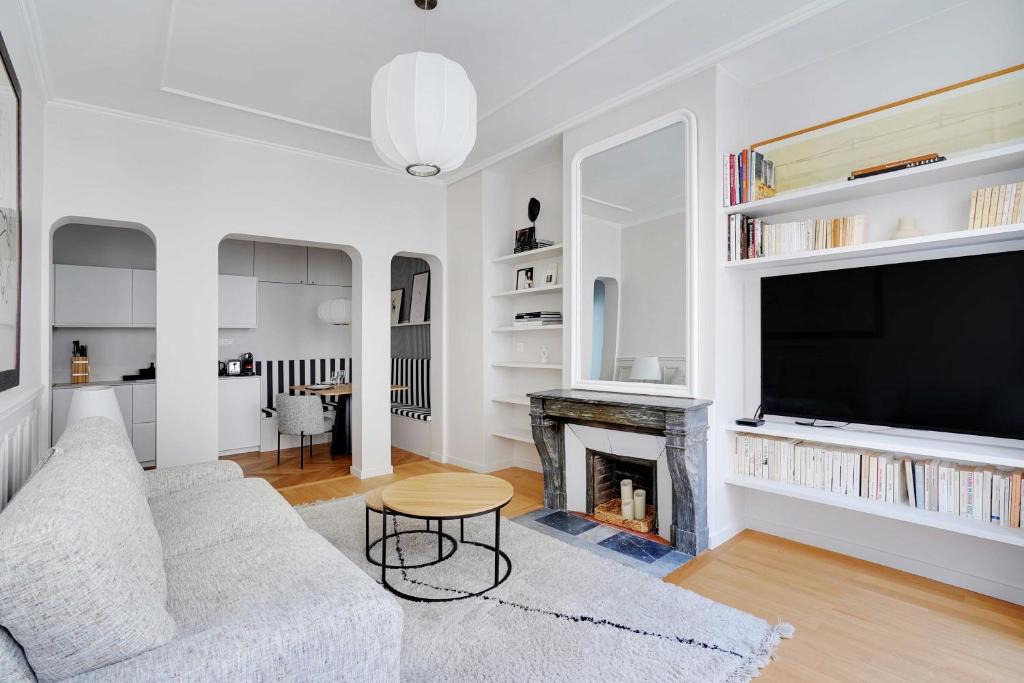 8th Arrondissement Apartment | Appartement Moderne Champs-Elysées - Saint Honoré