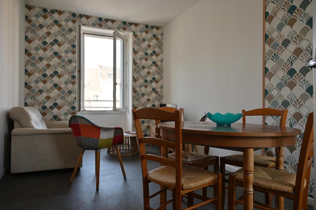 Cande Apartment | Appartemment T3 (2 chambres) cœur de Candé WIFI