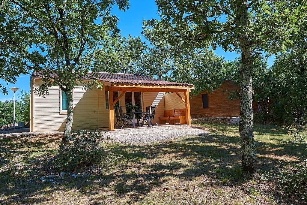 Mauroux House | Attractive bungalow with a terrace on a hill in the Dordogne