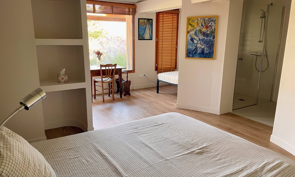 Domaize House | Atypical and cosy gîte with 4 large bedrooms and bathrooms