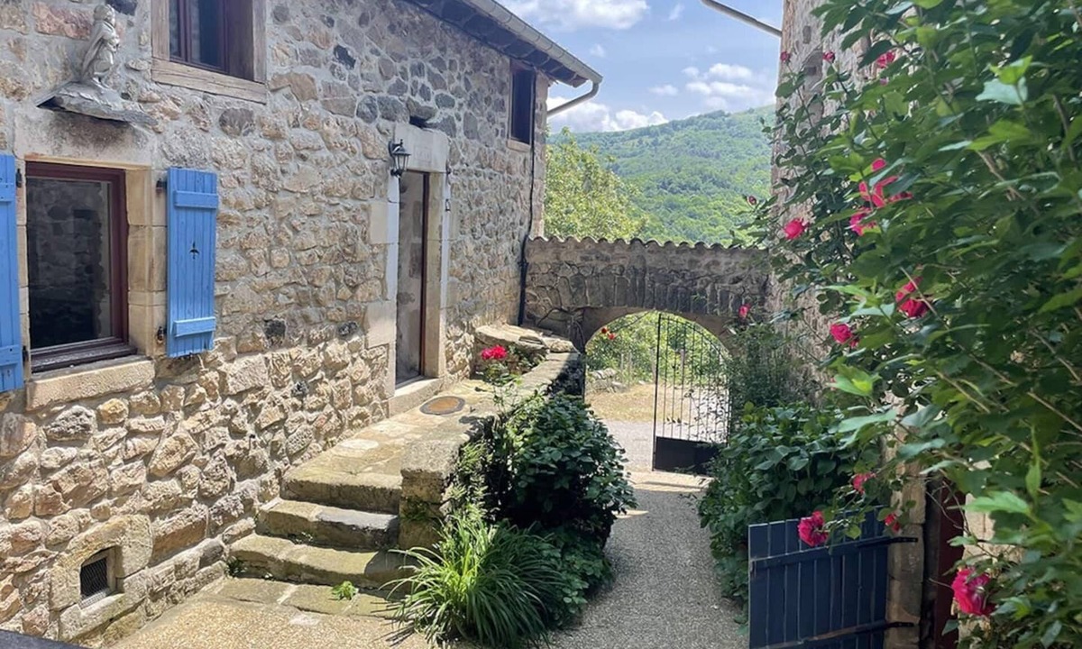 Ajoux House | "Au bout du rêve" Vacation Rental in the Ardèche Mountains