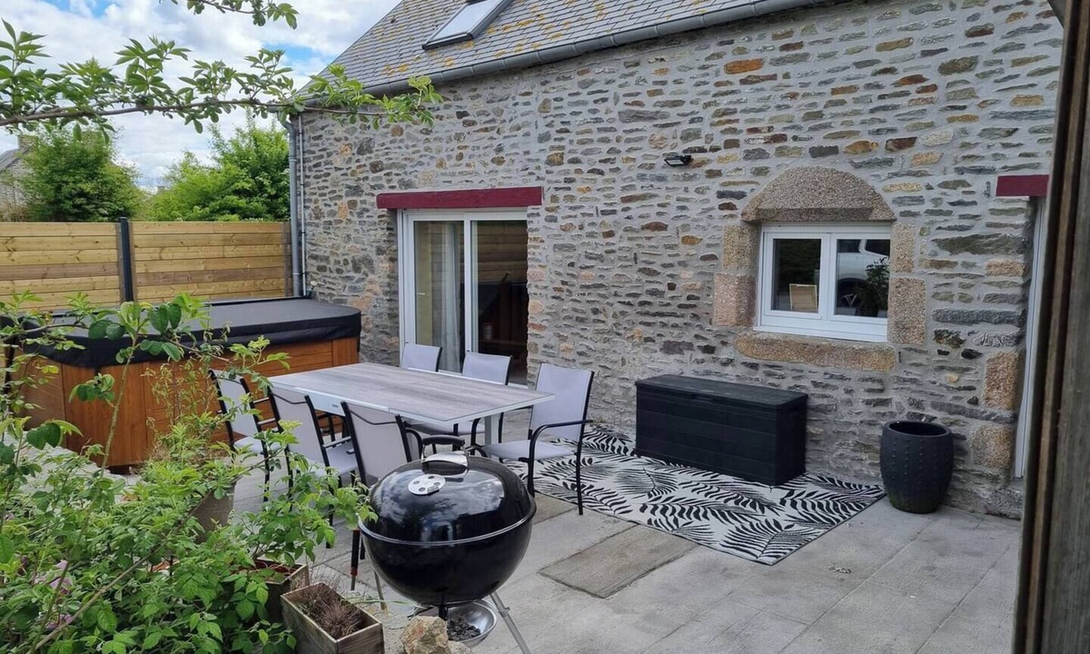 Pontorson Cottage | Au Mont De La Rive #Jacuzzi & Mont-Saint-Michel #
