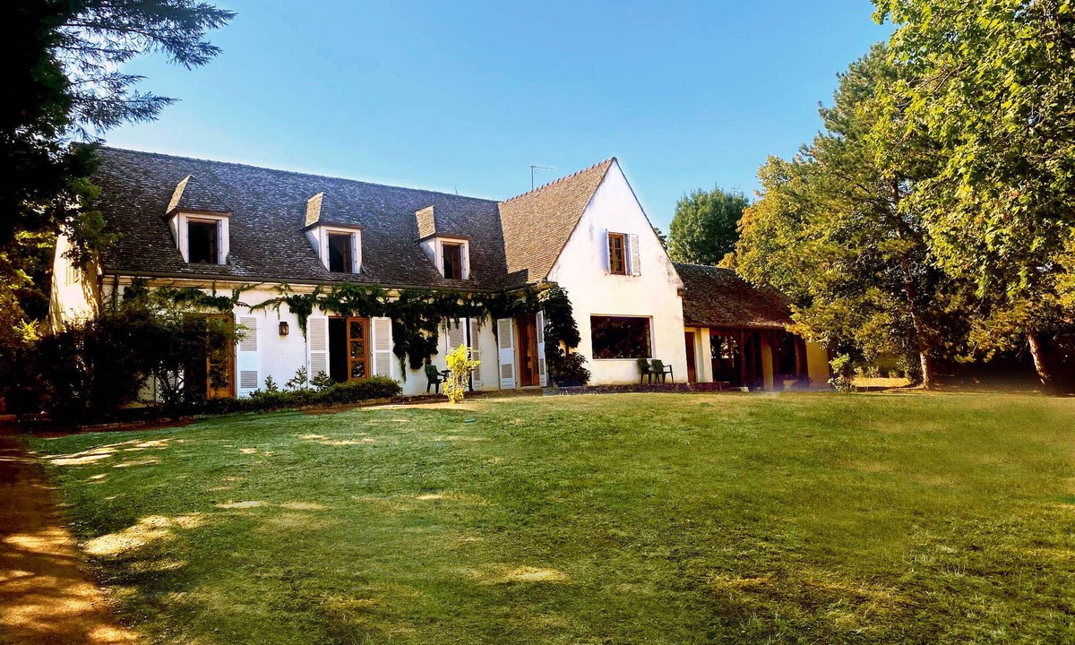 Beaune House | Authentic and superb property located in Beaune with swimming pool, tennis court, petanque area.