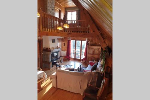 Besse-et-Saint-Anastaise Ski Chalet | Authentique chalet vue sur le lac et les pistes