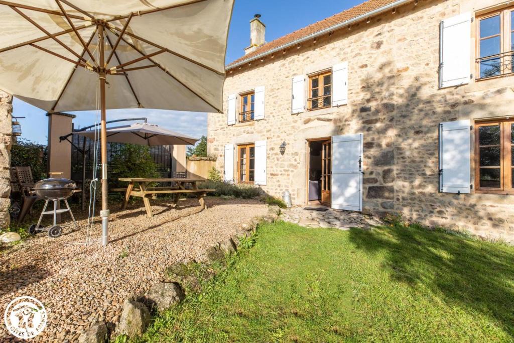 Saint-Priest-des-Champs Bed & Breakfast | Aux 2 Puys - Gîte "Le Lemptégy"
