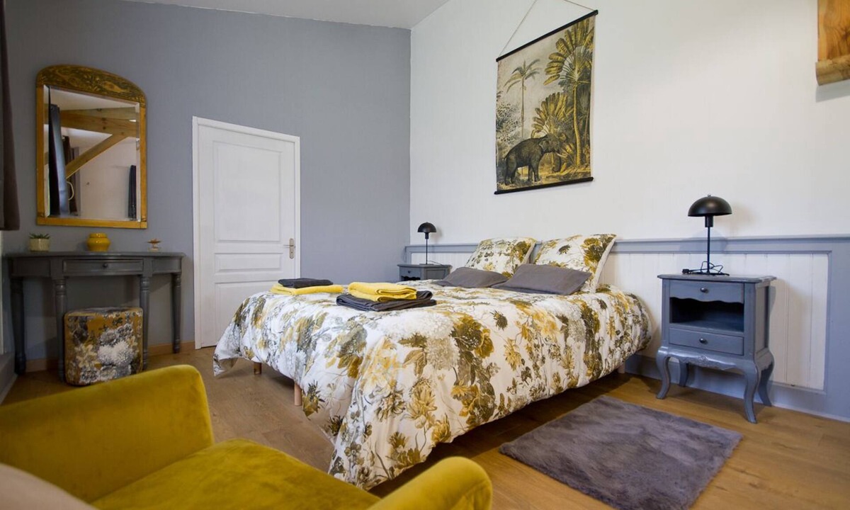 Noaillan Bed & Breakfast | Aux Tuileries" bed and breakfast