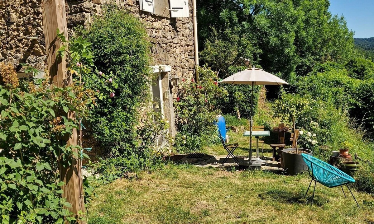 Avene House | Avène, Charming house on a green hill and calm.
