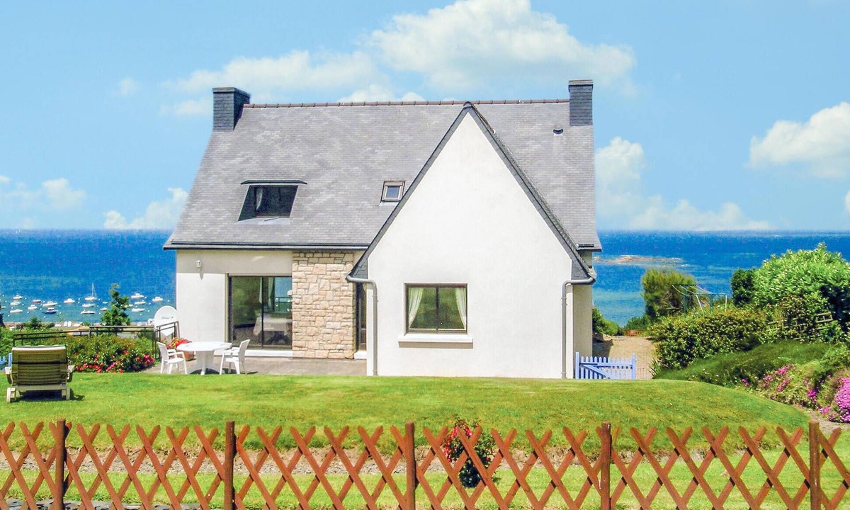 Trelevern House | Awesome home in Trélévern with WiFi
